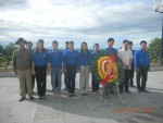Đoàn viên thanh niên chi đoàn cơ quan LĐLĐ tỉnh dâng vòng hoa kính viếng các anh hùng liệt sỹ