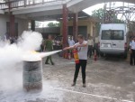 Học viên thực hành xử lý các tình huống ứng cứu khi có sự cố cháy nổ