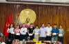 CĐCS Cơ quan Thị ủy Quảng Trị tặng quà cho gia đình đoàn viên có công với cách mạng