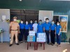 Thăm, tặng quà các chốt kiểm soát phòng, chống dịch Covid-19 trên địa bàn huyện Vĩnh Linh