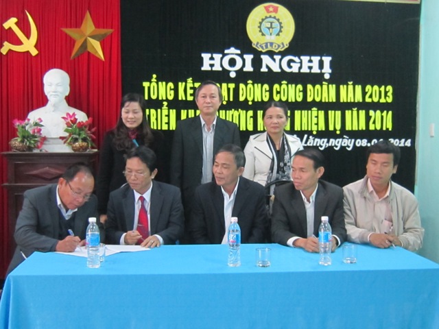 Các khối thi đua LĐLĐ huyện Hải Lăng ký kết giao ước thi đua năm 2014