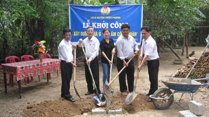 Liên đoàn Lao động huyện Triệu Phong khởi công xây dựng  nhà ở Mái ấm Công đoàn