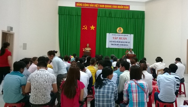 Lớp tập huấn tuyên truyền pháp luật lao động và công đoàn do LĐLĐ huyện Hướng Hóa tổ chức
