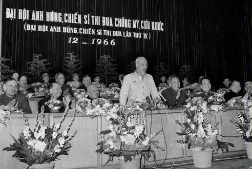 Chủ tịch Hồ Chí Minh nói chuyện tại Đại hội Anh hùng, Chiến sĩ thi đua chống Mỹ, cứu nước (diễn ra tại Hà Nội, tháng 12/1966)