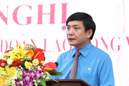 Chủ tịch Tổng LĐLĐVN Bùi Văn Cường phát biểu khai mạc hội nghị.