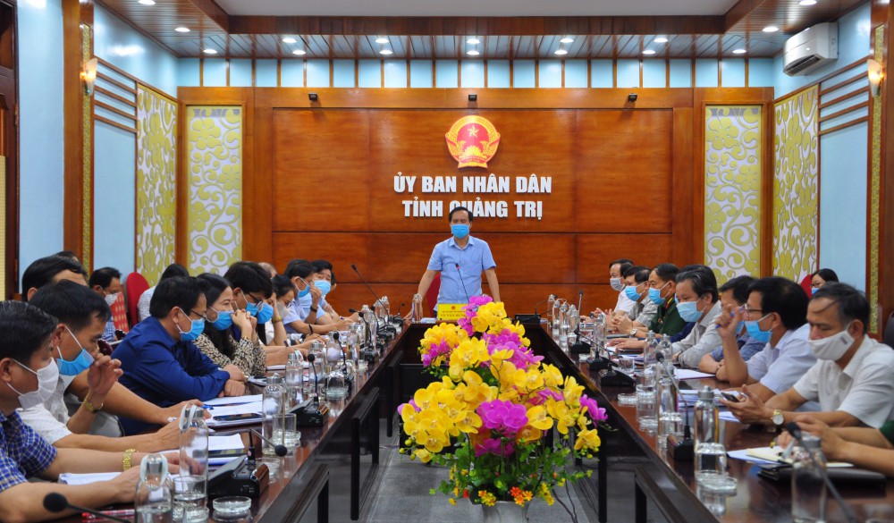 Chủ tịch UBND tỉnh Võ Văn Hưng chỉ đạo tăng cường các biện pháp phòng, chống COVID-19 theo mức độ nguy cơ cao - Ảnh: Q.H