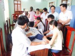 LĐLĐ tỉnh phối hợp với Phân viện Bảo hộ lao động và Bảo vệ môi trường miền Trung và Tây Nguyên khám bệnh miễn phí cho công nhân