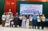 LĐLĐ huyện Triệu Phong: Trao quà cho đoàn viên, người lao động có hoàn cảnh khó khăn.