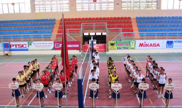 Công đoàn Giáo dục Hướng Hóa: Tổ chức giải bóng chuyền  nữ truyền thống toàn ngành chào mừng ngày nhà giáo Việt Nam 20/11.