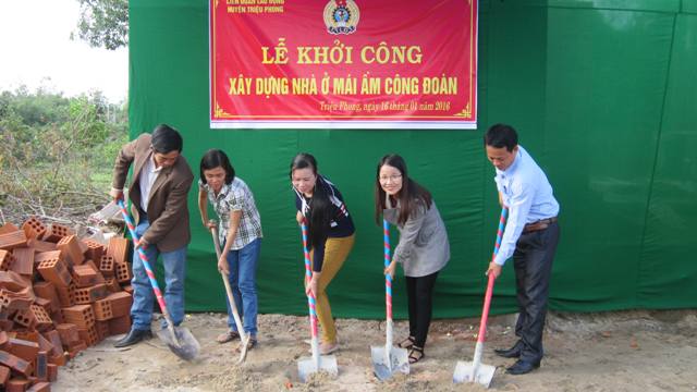 LĐLĐ huyện Triệu Phong:  Khởi công xây dựng nhà ở “ Mái ấm Công đoàn”