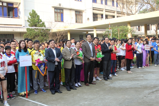 Các đội tham gia giải bóng chuyền ngành y tế tại lễ khai mạc giải năm 2016