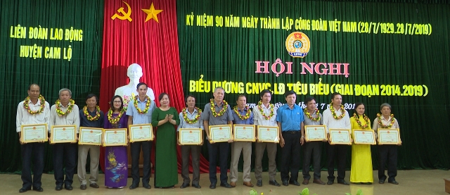 LĐLĐ huyện Cam Lộ: Biểu dương CNVCLĐ tiêu biểu giai đoạn 2014-2019