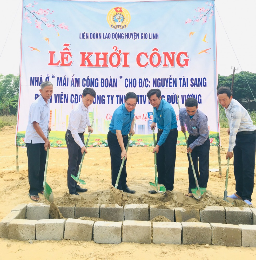 LĐLĐ huyện Gio Linh: Khởi công Mái ấm công đoàn  và trao quà cho công nhân lao động khó khăn