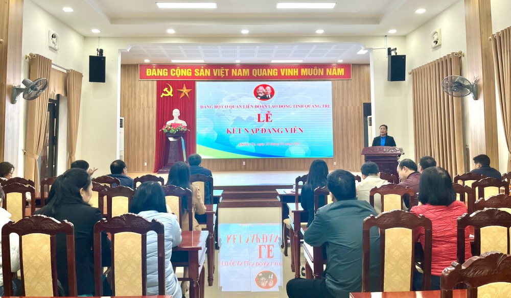 Đảng bộ Cơ quan Liên đoàn Lao động tỉnh tổ chức Lễ kết nạp đảng viên