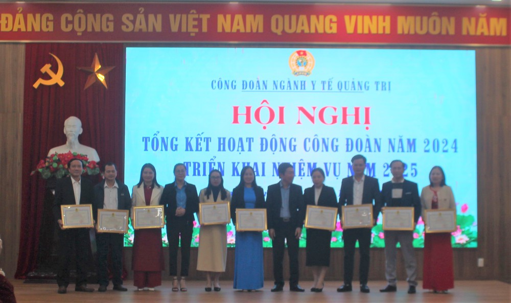 anh trao thuong