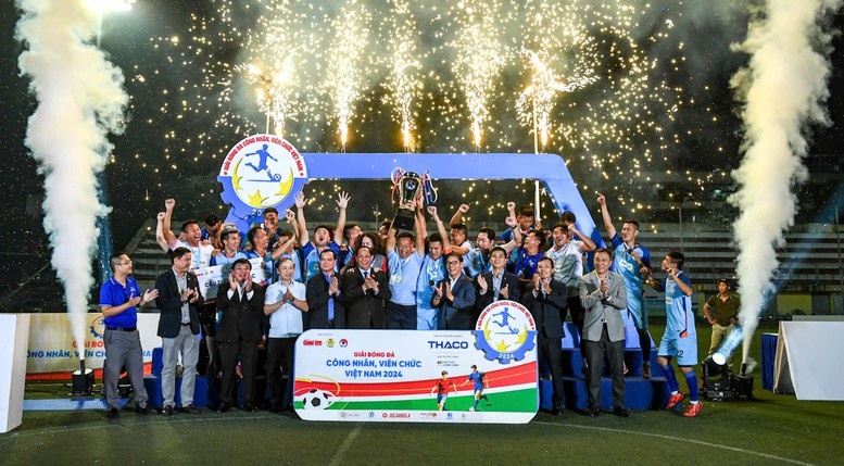 bong da cong nhan20241212170935