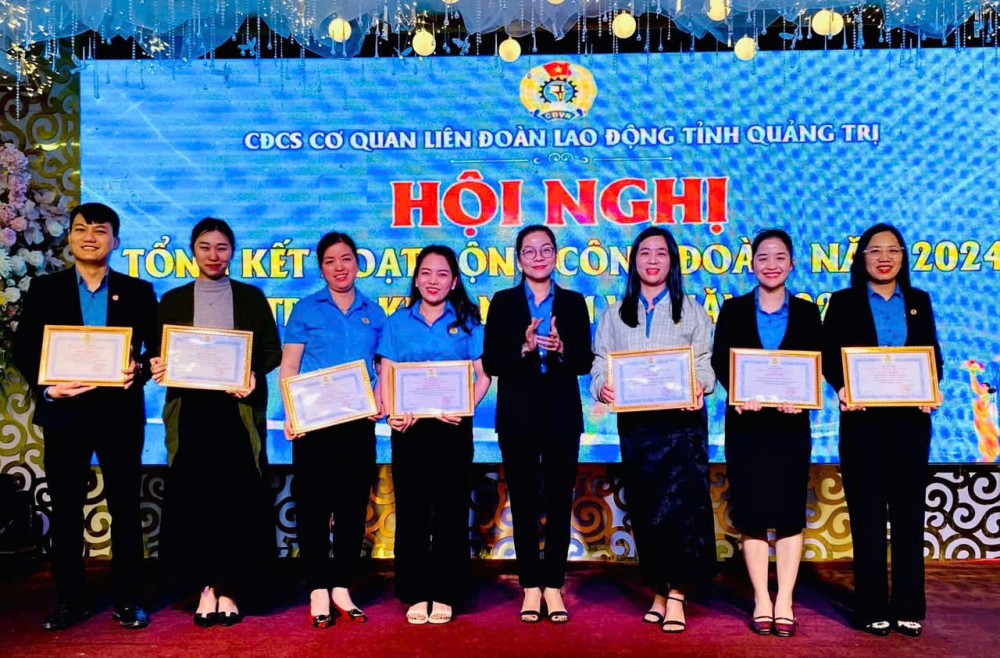 giấy khen năm 2024
